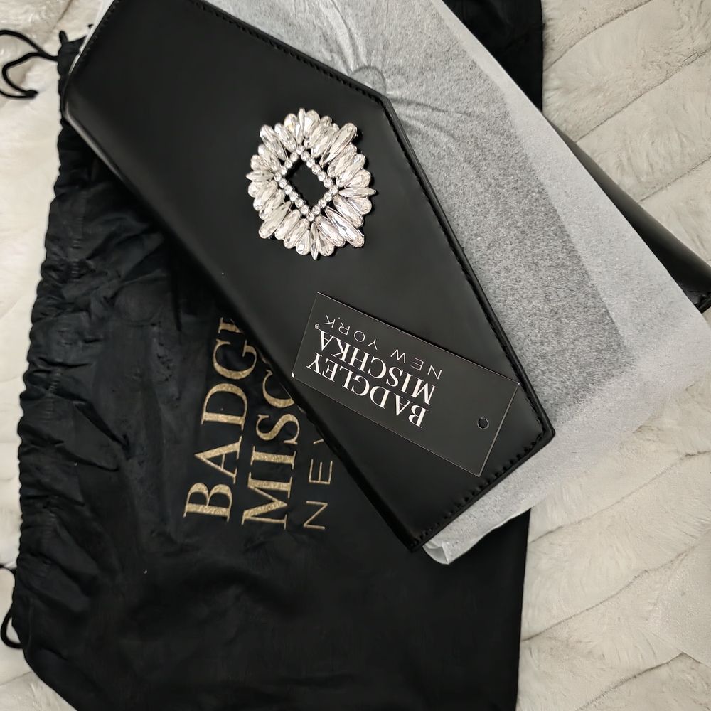Badgley Mischka Black Clutch with Embellishment ' Brand New $50🤩